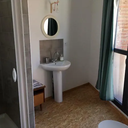 招待所 Domaine Face B *